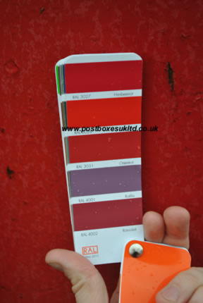 RAL 3027 to 4002 comparison